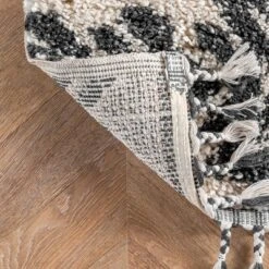 NuLOOM Zuri Shaggy Banded Area Rug 10 NuLOOM Zuri Shaggy Banded Area Rug -Decor Vista GUEST 01a6c211 5f5b 4b0e be62 ddf23aaae4e3