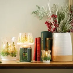 'Balsam/Cedar' 22oz Original Large Jar - Yankee Candle -Decor Vista GUEST 130fa552 a6b2 4243 8cc3 fc76511b346a