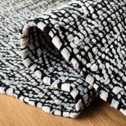 Racheal Geometric Accent Rug - Safavieh -Decor Vista GUEST 1d9e9adb 82f2 40ec 9121 0ddeb25f1d37