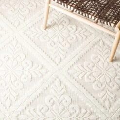Freddie Medallion Woven Rug - Safavieh -Decor Vista GUEST 224f1ec3 6002 4189 bac8 6aa8350dd20a