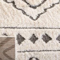 Angelique Geometric Design Loomed Rug - Safavieh -Decor Vista GUEST 37d150be 05cd 4ecd a009 f8f16a2126cb