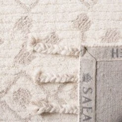 Casablanca CSB203 Hand Tufted Moroccan Area Rug - Safavieh -Decor Vista GUEST 5cf8269a 5817 4cce 8c48 26e11b94a044