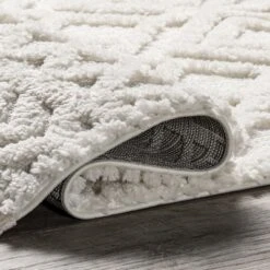 NuLOOM Akia Lattice High/Low Tassel Aea Rug -Decor Vista GUEST 5da61e7a 42a3 4841 a0a6 6c3921e88f5d