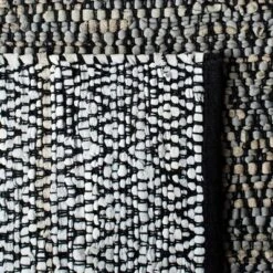 Racheal Geometric Accent Rug - Safavieh -Decor Vista GUEST 70479ef6 2586 4fe3 abd7 99495a0a7b93