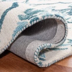 3'x5' Jacquard Hooked Accent Rug Ivory/Turquoise - Safavieh -Decor Vista GUEST 76900972 6667 4c8c b347 a587bc52d4cc