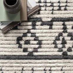 Nuloom Tessa Geometric 4x6 Shag Indoor Area Rug For Living Room Bedroom Dining Room Nursery Kitchen, Beige/Ivory -Decor Vista GUEST af12923f e9b9 4bd8 a3ea 404d461920f7