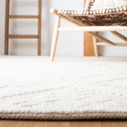 Freddie Medallion Woven Rug - Safavieh -Decor Vista GUEST b1c89e3b e502 4cba a9d9 e6c5a6a3c9a9