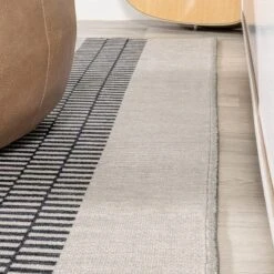 Vichy Geometric Striped Machine-Washable Indoor Area Rug - JONATHAN Y -Decor Vista GUEST ee1c65f9 d90b 420a 8a43 188321485c60